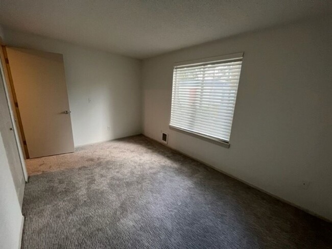 Foto del edificio - 3 Bd / 1Ba Renton Condo