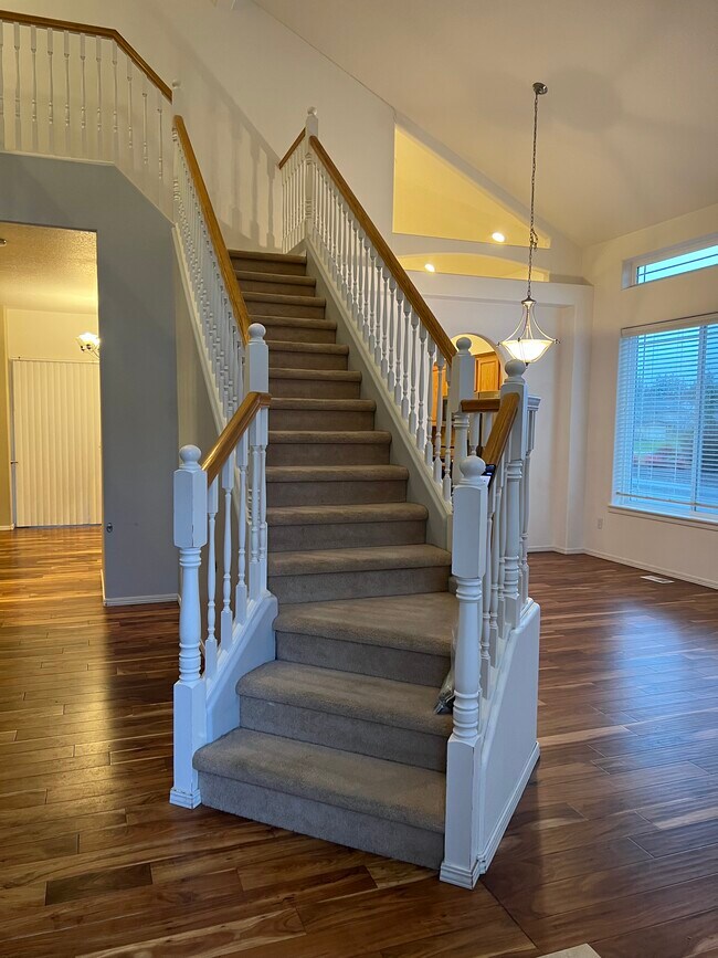 Entry - 16810 NE 10th St