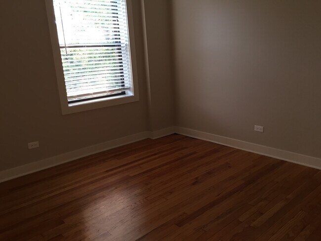 Foto del edificio - 3609 N Lakewood Ave
