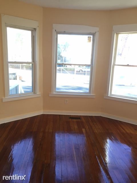 Foto del edificio - 3 br, 1 bath  - 128 Henry St Unit 2