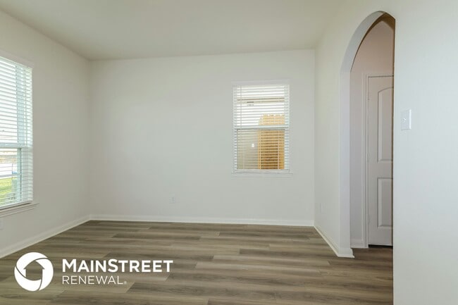 Building Photo - 26865 Steinbeck Dr