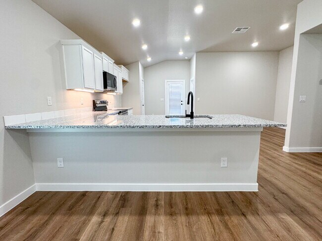 Building Photo - Brand-New, Move-In Ready!
