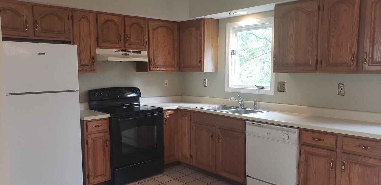 Kitchen view 1 - 200 Lambert Ter