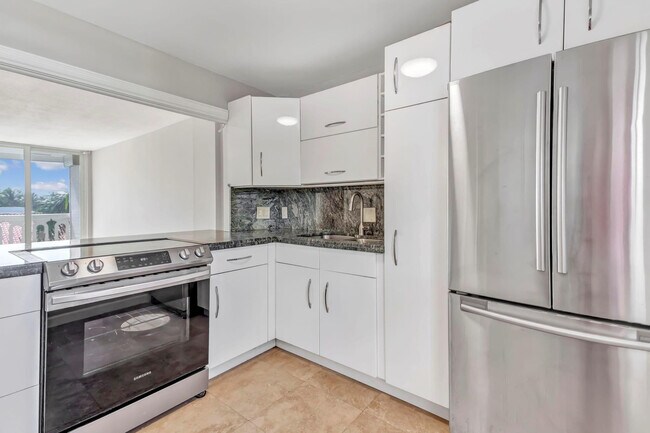 Foto del edificio - 3199 S Ocean Dr