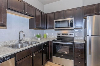 Building Photo - Vantage at McKinney Falls