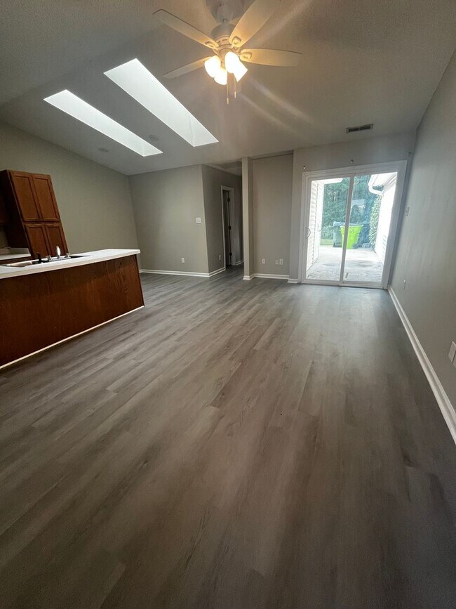 Foto del edificio - Paddock Place Apartments