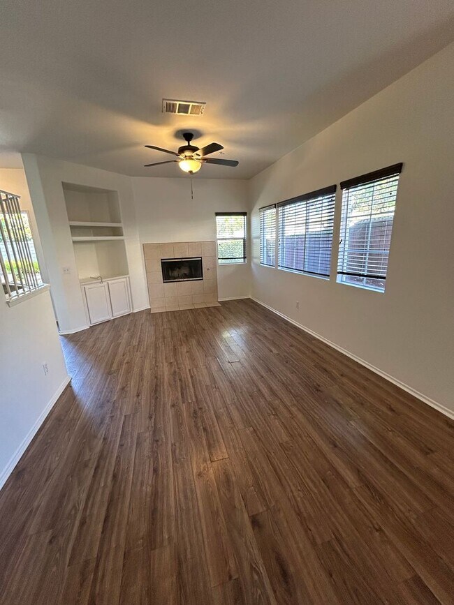 Building Photo - Cute, Clean and Cozy 3 Bedroom Condo w/Attached 2 Car Garage in Murrieta