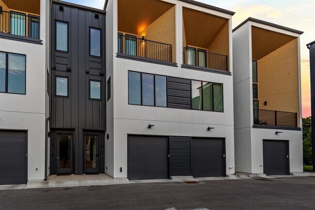 Foto del edificio - 6020 Springdale Rd