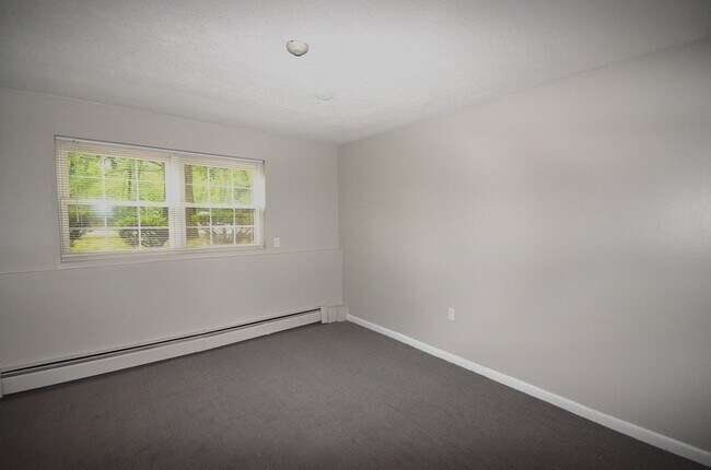 Building Photo - 39 Farrwood Ave