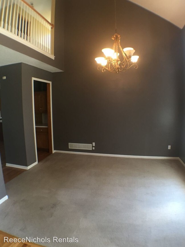 Building Photo - 15211 Maple Ct