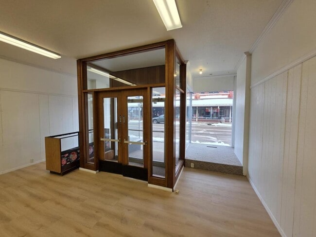 Building Photo - 128 S Water St