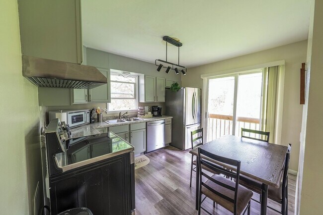 Foto del edificio - 4241 2nd St NE