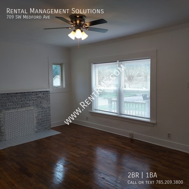 Building Photo - 709 SW Medford Ave