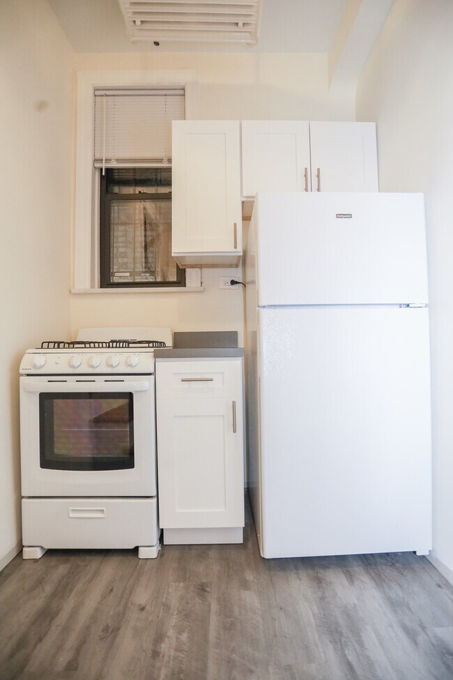 Building Photo - 4510 N Paulina St