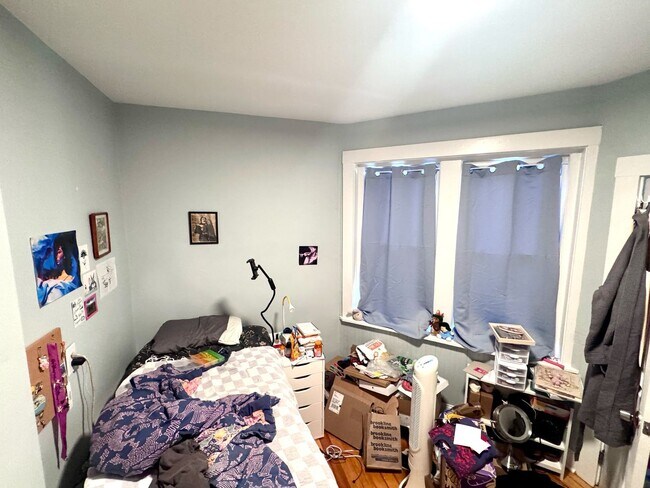 Building Photo - 4 BED WITH CENTRAL AIR ON ALLSTON/BRIGHTON...