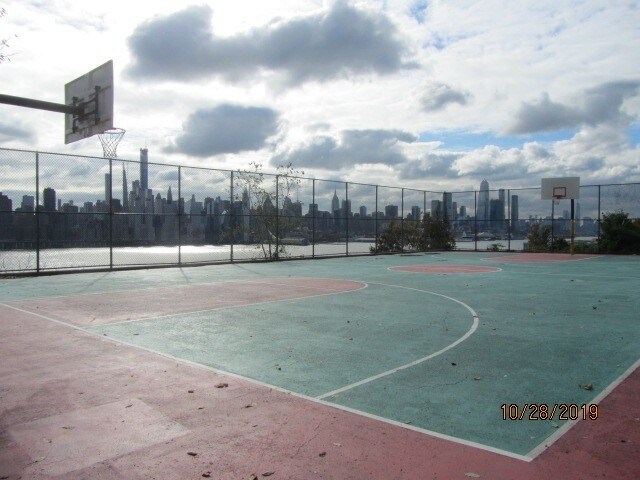 Building Photo - 45 63rd St