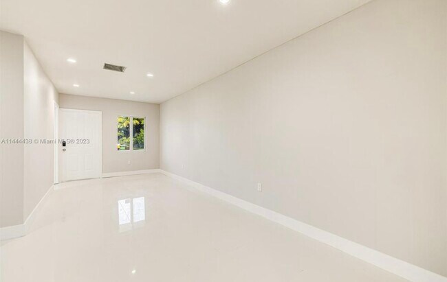 Foto del edificio - 1521 NW 8th Ave