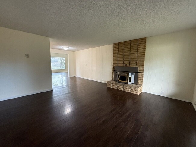 Building Photo - 2485 York St