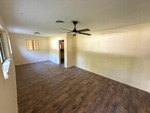 Building Photo - 3074 Lakewood Dr
