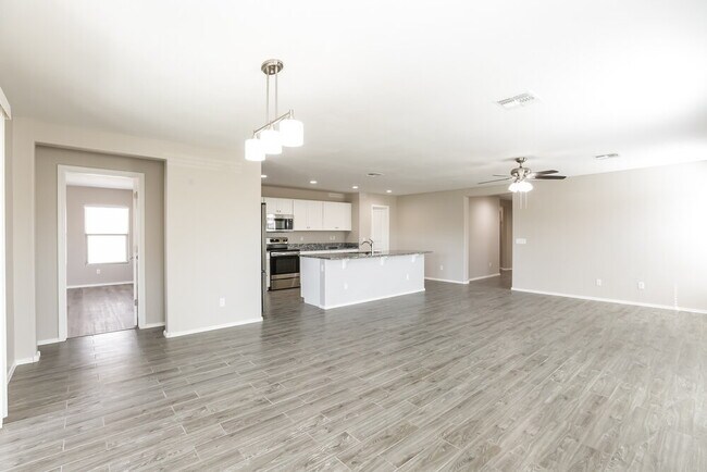 Building Photo - 17211 W Gibson Ln