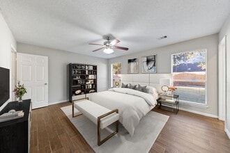 Building Photo - 802 Foxglove Dr