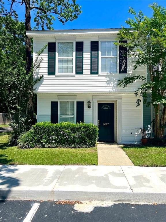 Foto principal - 270 Hillcrest Rd