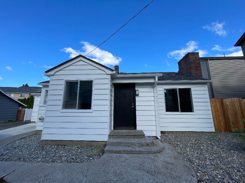 Primary Photo - 3301 NE 42nd Pl