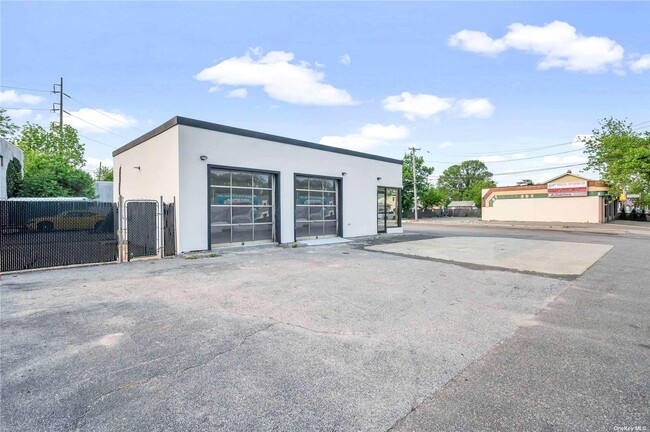 Building Photo - 88 Woodbury Rd
