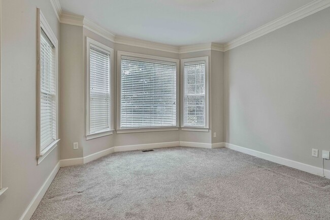 Building Photo - Luxury Millpond Manor Home in Starr’s Mill...