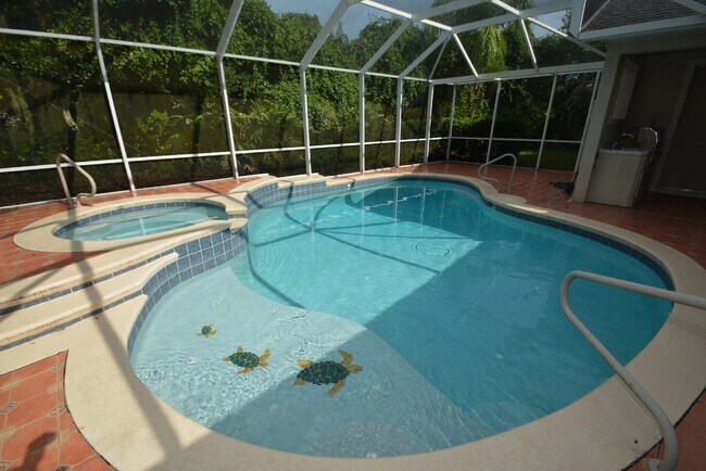 Building Photo - Luxurious Pool Home in gated community of ...
