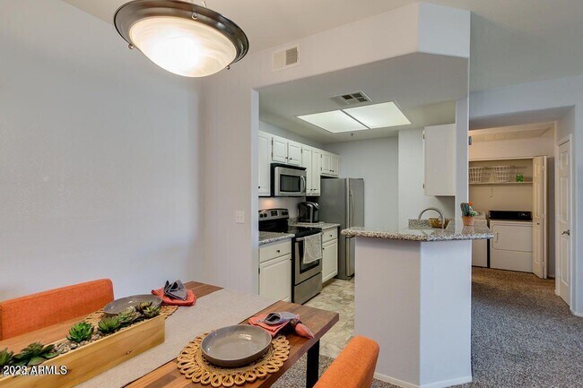 Building Photo - 11375 E Sahuaro Dr