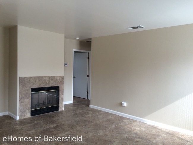 Building Photo - 2801 Brookside Dr