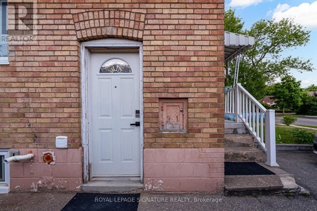 Building Photo - 16 Treeview Dr