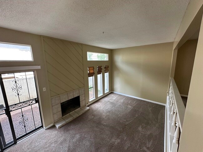 Building Photo - 2409 Talmadge Pl