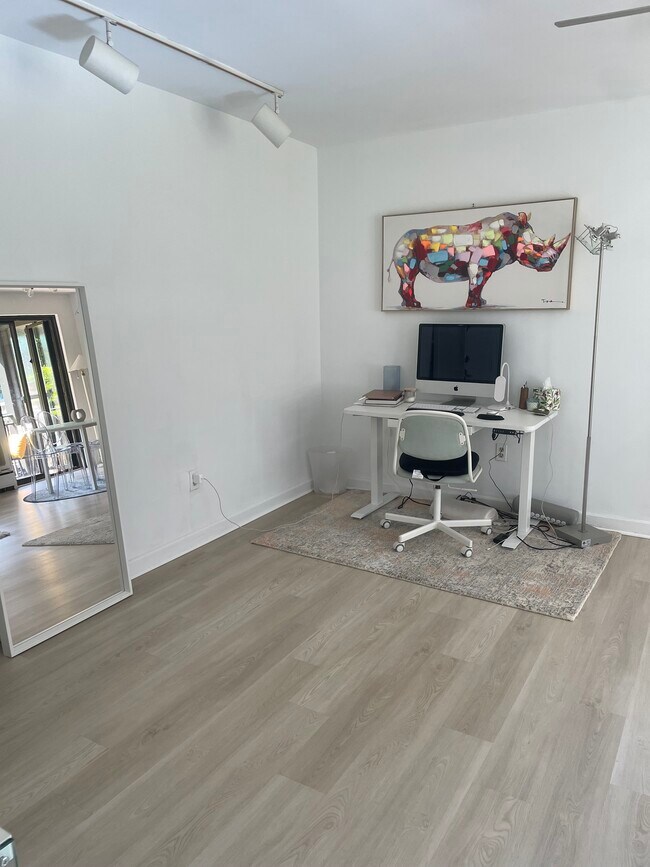 Foto del edificio - 2325 42nd St NW