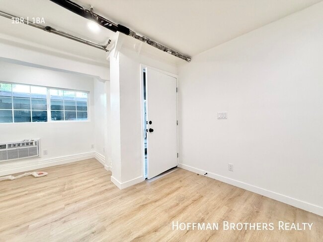 Building Photo - 838 Normandie Ave