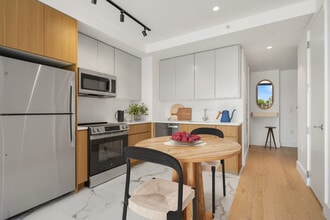 Building Photo - Hudson 44