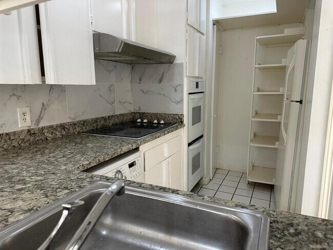 Foto del edificio - 513 S Post Oak Ln