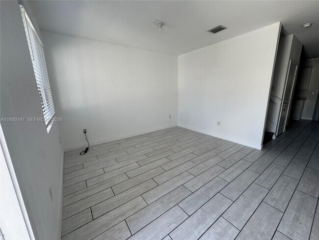 Foto del edificio - 1030 SE 23rd Terrace