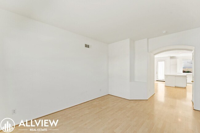 Foto del edificio - Bright & Spacious 3-Bedroom 2.5 Bath Home in Gated Oak Creek Community