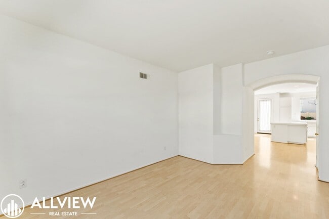 Photo - Bright & Spacious 3-Bedroom 2.5 Bath Home in Gated Oak Creek Community