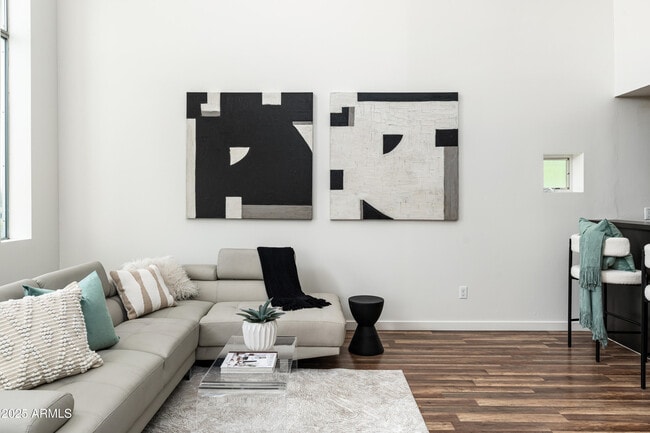 Foto del edificio - 1111 W University Dr