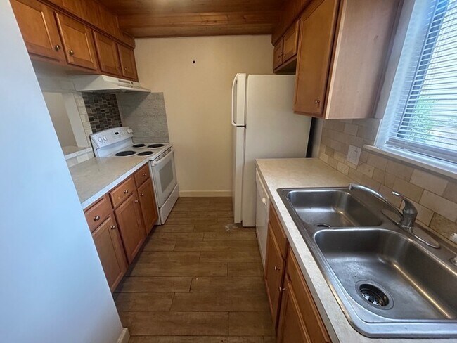 Foto del edificio - Two Bedroom Townhome in St Andrews