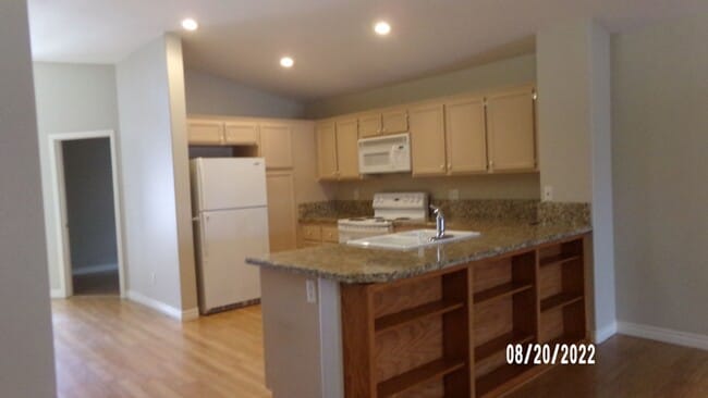 Building Photo - SOUTHWEST GATED COMMUNITY SINGLE STORY HOME