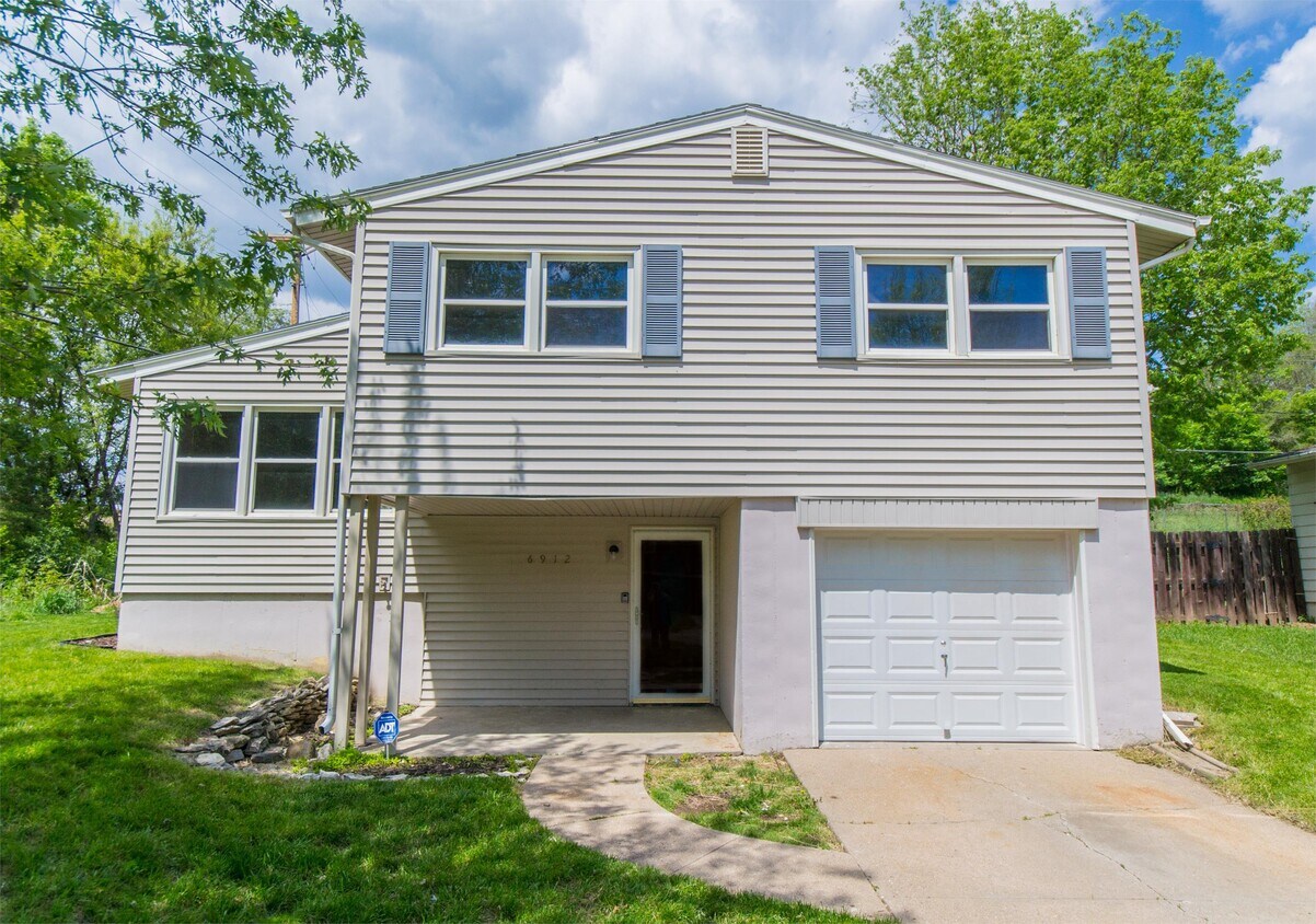 6912 Kansas Ave, Omaha, NE 68104 House Rental in Omaha, NE