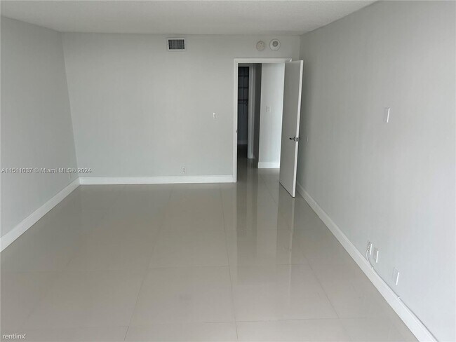 Building Photo - 2 br, 2 bath Condo - 100 Bayview Dr Apt 2122