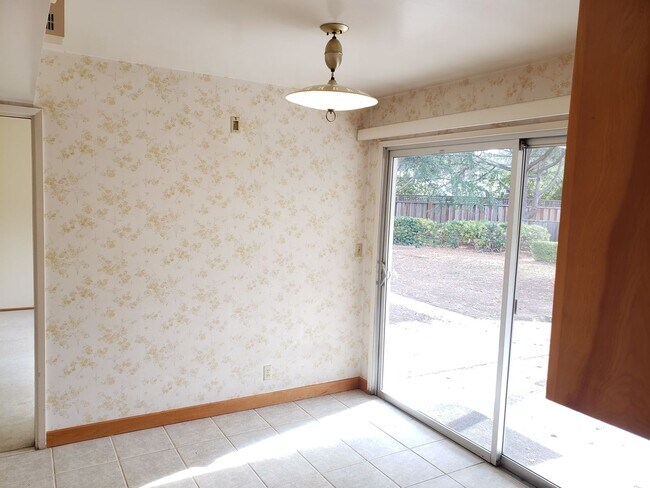 Foto del edificio - Beautiful Classic Saratoga Home Available ...