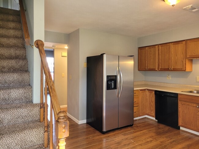 Building Photo - 8 Peartree Ln