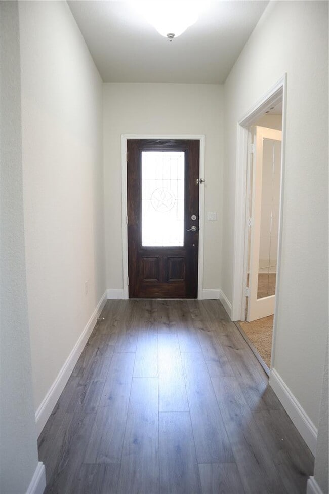 Foto del edificio - 6912 Longford Trail
