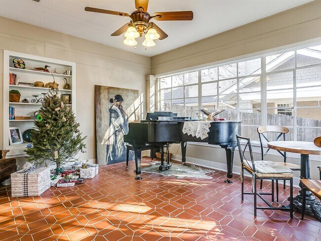 Foto del edificio - 2126 Mistletoe Ave